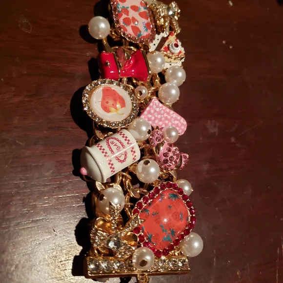 Betsey Johnson Babycakes Cluster Gold Tone Bracelet in Reds, Pinks and White. - Picture 2 of 9